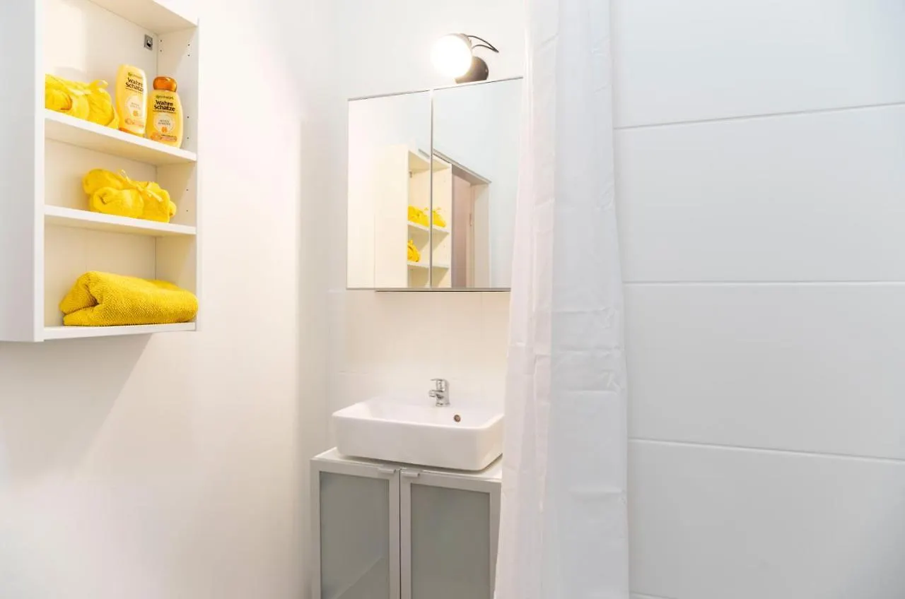 برلين Homaris - Apartment Feurig Akazienkiez 0*,  ألمانيا